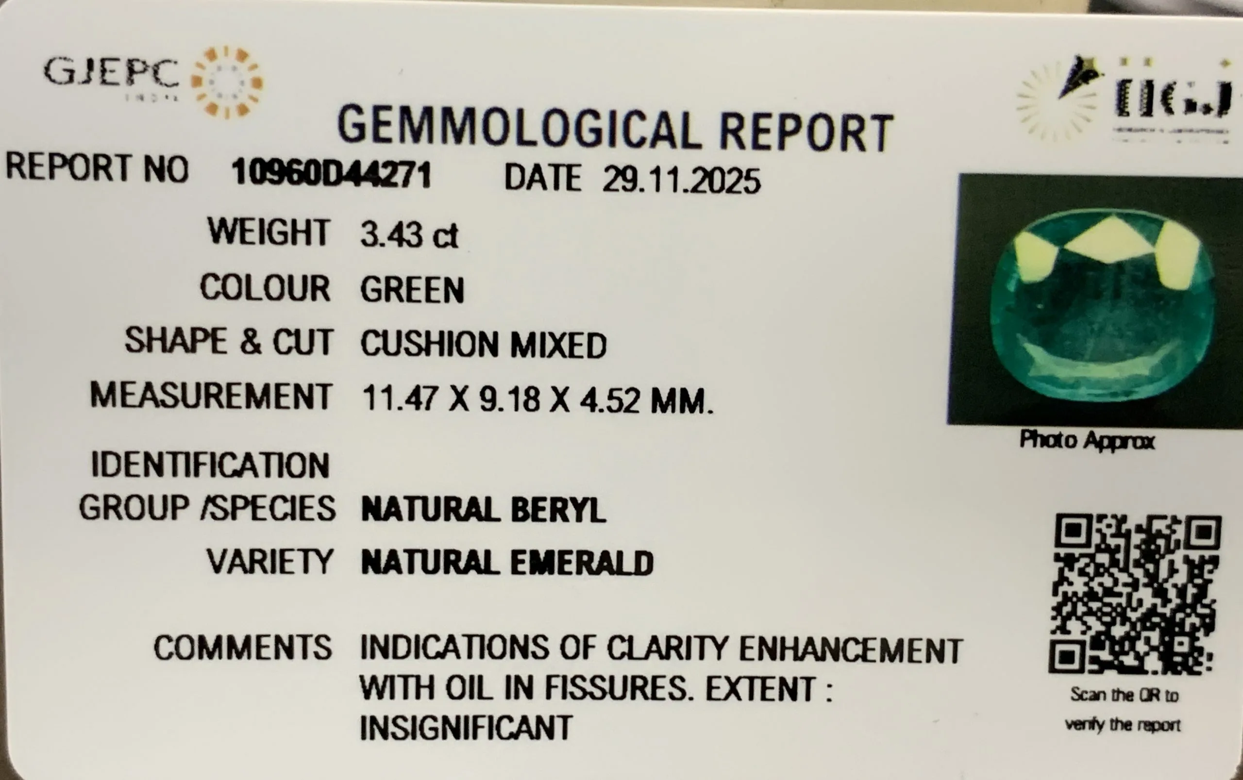 Emerald 3.43ct. (Super Luxury) view 3